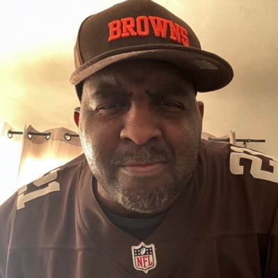 pommells_jr's profile picture. Making others smile and feel good… Go Libra’s !!