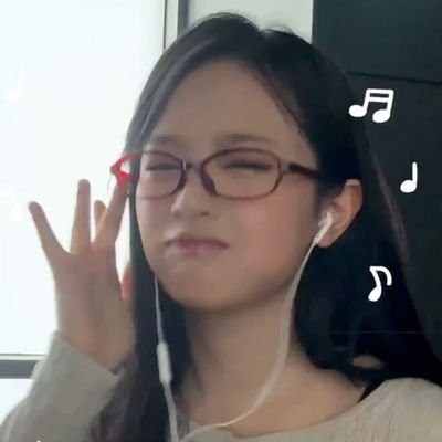 gicaversos's profile picture. that friend too woke