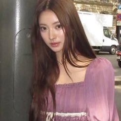 annataneka's profile picture. Autumn wind’s delicate serenade