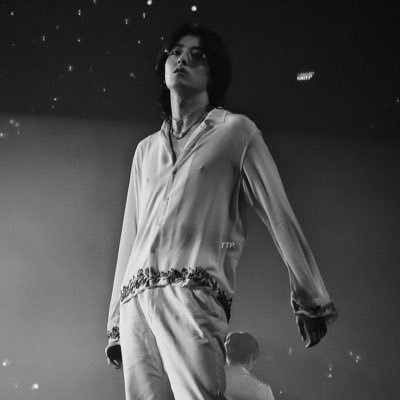 𖦹 # 🌺http://PARADISE.xn–6ii Fangirl of TREASURE in a world of bliss; wandered through dreamy stages with a lightstick in hand, living in melodies ☆
