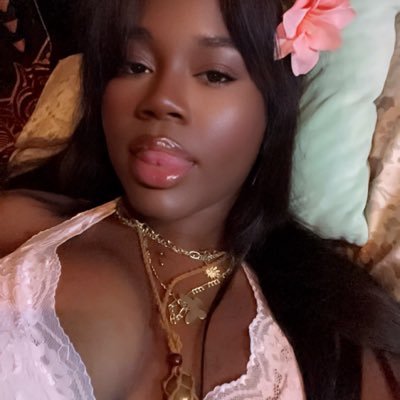 housebunnyyyyy's profile picture. Just a Hippie Living Life Through a VHS 📼 ✨ ( 🇯🇲x🇹🇹 )