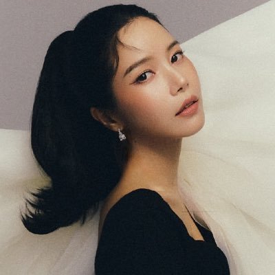 honeysolars's profile picture. mamamoo, kehlani, girl groups and romance book enjoyer