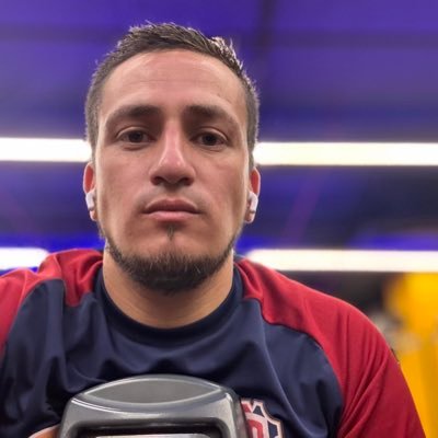 kennethDiaz06's profile picture. Trabaja en silencio y deja que tu éxito se note