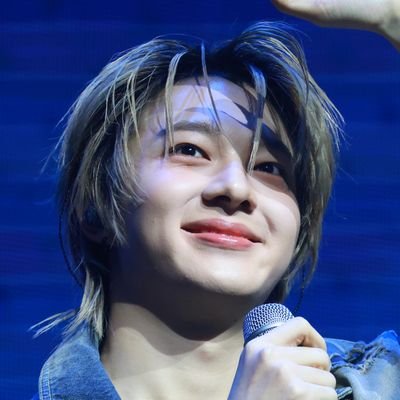 ZeeNu_0's profile picture. 💙🐺🌊 ❤️ 🧡🐱☁️