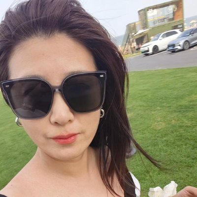 daaRiio6's profile picture. I founded Hengxin Capital Group in Los Angeles, focusing on investments and operations in renewable energy, technology, hospitality, and real estate. As Foun