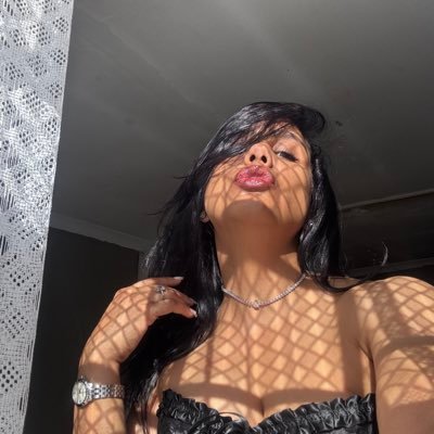 YA_LIQUE_'s profile picture. the meaning of life is intangible🧺