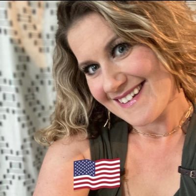figuringitout34's profile picture. Keeper of the Green 🌿- Community Relations ✨BEE 🐝 YOU & 🐻 ⬇️ 🇺🇸                               Foodie with a mission