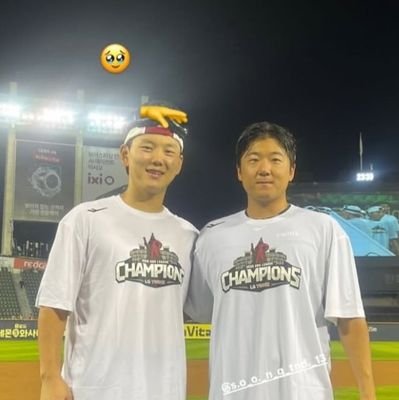 TWI0NS_'s profile picture. 박해민의이타구는빠르게우익수어뒤로빠트렸어요이거박해민입니다이거박해민이에요박해민이달리기시작합니다2루돌았고2루돌았고3루3루돌았어요홈으로홈에서세잎홈에서세잎박해민의인사이드더파크홈런잠실구장을환호에휩싸이게만드는박해민의폭풍질주