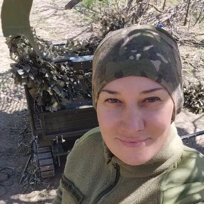Українці, чому ви пишете російською? На шостому році війни за це вже має бути соромно.