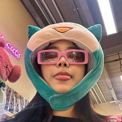 sdpadlonxvii's profile picture. Forever Englot Fan🌈|Time will tell