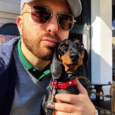 ceseph's profile picture. Gai(y) 🌈 avec un zest de mélancolie, j’aime la pluie, les soirs d’été, le bon vin, les copains, le parfum des lys et ma petite Teckel Tootsie🐾