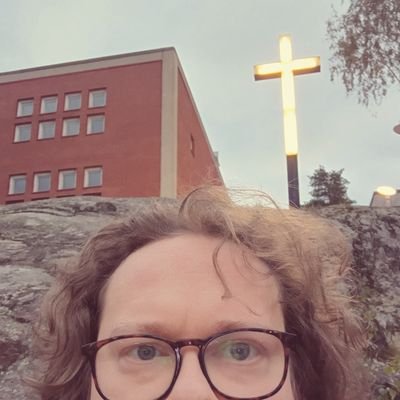 PesonenEsa's profile picture. hän.🇫🇮 Outlaw-runoilija. Toipuva toimittaja ja dissidentti.