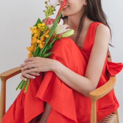 canva_snsdesign's profile picture. 【スキル0からフリーランスに👠🌷】会社員→妊娠中にデザイン勉強開始→SNSデザイナーに｜デザイン3年目｜7歳娘・2歳息子・年上夫の4人家族ラブ♡｜趣味はホットヨガと読書｜シーライクス卒｜SNSデザイン・LP｜canvaだけでお仕事してます｜働き方も暮らし方も理想を叶えよう