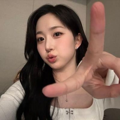 kpop72647373205's profile picture. 