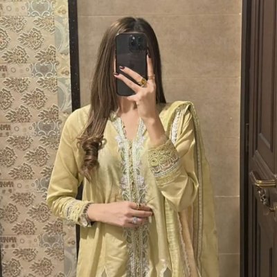 Diyaavniwl's profile picture. Your vibe attracts your tribe. 🌙