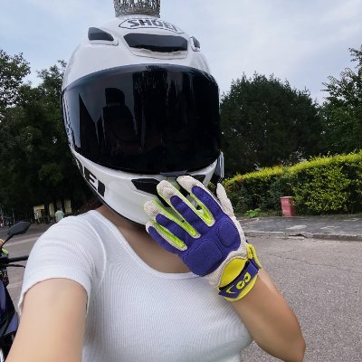 Safo58348079's profile picture. 🏍️ 風を感じる自由なライディング🌬️

自由を求めて走るこの感じ、他の何にも代えがたい。オートバイに乗ることで、心も体も開放され、まるで新しい世界に飛び込むみたい！🌟