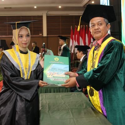 Salma_Alawlaqi's profile picture. BA in English Education Department, Faculty of Teacher Training and Education, Islamic University of Jember| Content Writer| Middle & High School Teacher.