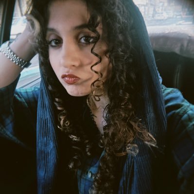 Negourii82's profile picture. خودم موندم و حوضم؛ مامان برفی.