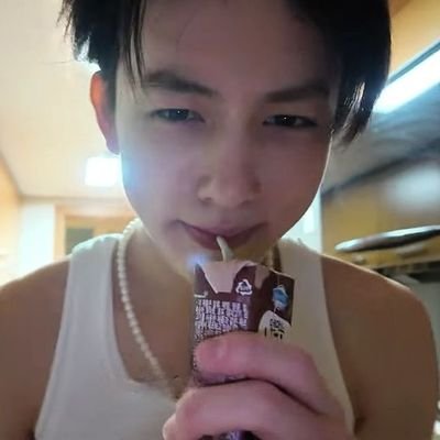 juhoole's profile picture. martin y yo tomando un fernetazo