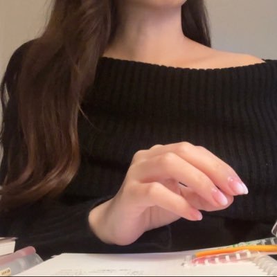 hanamaru_skym's profile picture. 自由を愛するフリーランスだったのに気付いたらSAKIYOMIという会社が好きすぎて1社にフルコミ中。ﾌﾘｰﾗﾝｽ10年以上→海外大学院進学のため海外一人暮らし中☕️ 会社への愛と仕事の気づきと限界海外ﾌﾘｰﾗﾝｽ暮らしを発信中。