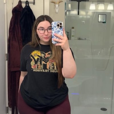 Danasy1134765's profile picture. Am a sugar mommy from USA 🇺🇲looking for a loyal baby to sopil with my money FINANCIALLY Dm me telegram link if you are interested https://t.co/vENBWbwaj4