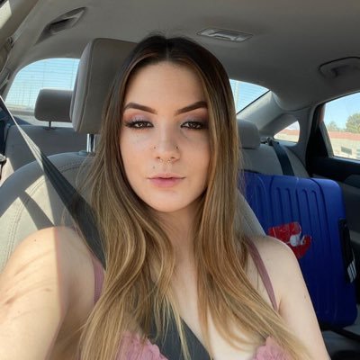 Clara185581's profile picture. 