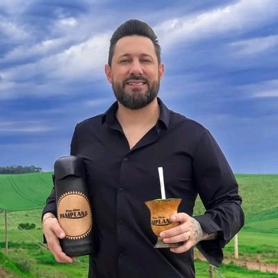 Eliotmoore73219's profile picture. Singer