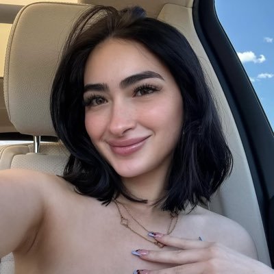 LunaLunan0ax's profile picture. Ask about me from who ? Me 💕🥹