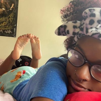 MeanGreedyCute's profile picture. ⋅˚solelicious size 8’s ⋮ ⋆ feet & money ♡ dm for calls & customs 🦶🏾🤍