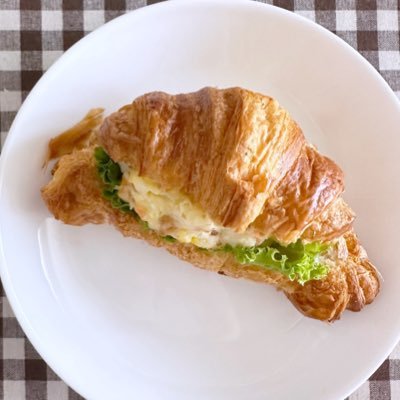 rokkatei_6's profile picture. 六花亭がすきで食べすぎてる人 ╎ たべたものたち ╎ 過去の物も載せています🥞【毎月1日 ☞ #朔日強飯】【毎月7日 ☞ #おやつ屋さん】 まとめはインスタに☟#六花亭 #北海道 #札幌カフェ #六花亭好きな人と繋がりたい 🤍 𝐇♡𝐊𝐊𝐀𝐈𝐃♡ 🐄 𝐟𝐨𝐥𝐥𝐨𝐰 𝐦𝐞 ♥