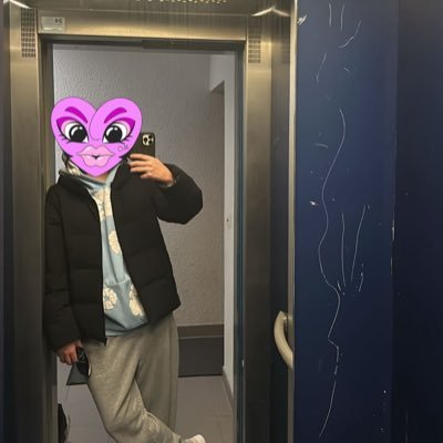twoekh's profile picture. banni à 3 millions d’abonnés