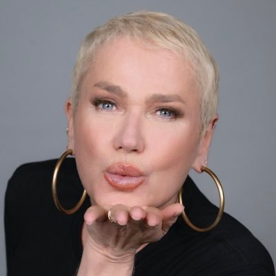 Twitter oficial da apresentadora Xuxa, atualizado por ela e sua equipe.