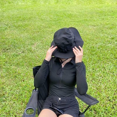 ufuftren's profile picture. “Just a girl with a soft heart and big dreams 🌸”