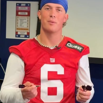 LarreyLegend's profile picture. Call me Larry, undereducated and overly opinionated