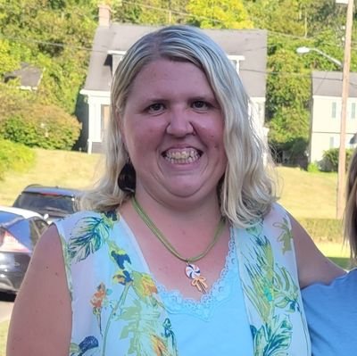 TolliverKrystn's profile picture. My name is Krystn I like to read manga and the vampire academy book series i am i Big fan of BTS and Adam Lambert i make Jewelry i make necklaces and earrings