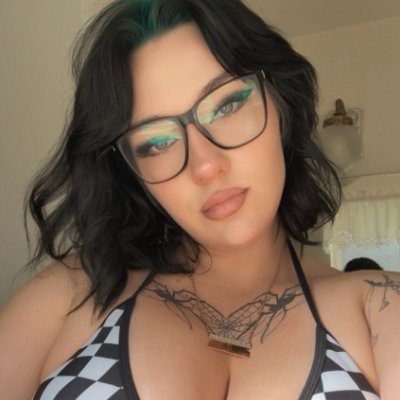 honeycharmxo's profile picture. The real fun doesn’t live here, it’s waiting😜⏬