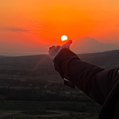 Dozvan0's profile picture. “Welatê qedexekirî ye çavên te, rê nadin hezkirinên bicihkirî …”