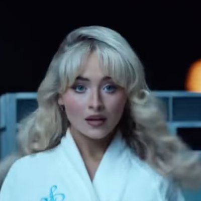 sabrinaverse_'s profile picture. Do you want a House Tour?