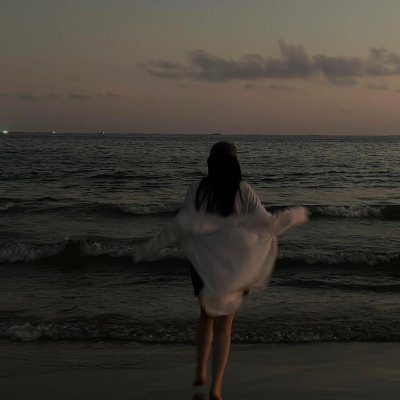 CottonCandy1Sky's profile picture. Too glam to give a damn.