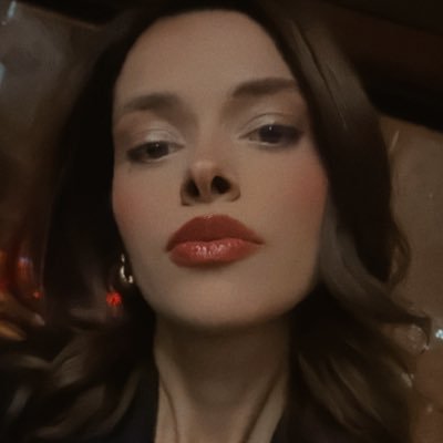 didoliiy's profile picture. I’m everywhere you look but nowhere to be found🌬️