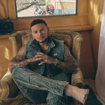 kanebrown6594's profile picture. Sing for you 🎙️ 🎵