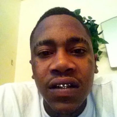 Hollywoodred85's profile picture. 