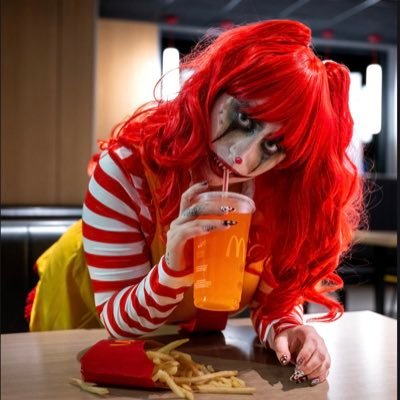 BreannaGosselin's profile picture. MA • 🌞🌜✨🔮♍️