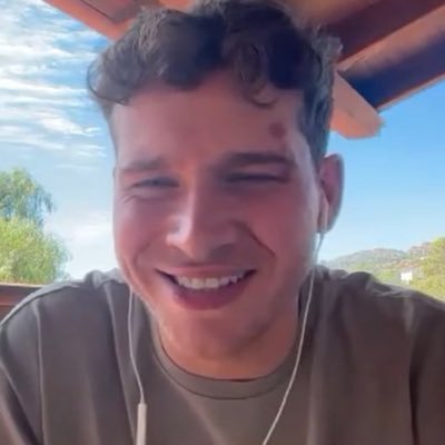eddiebuckleyz's profile picture. unhinged, insane, deranged