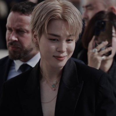 angelisntreal's profile picture. 👩‍🦲multi stan | 20 | الحرية لفلسطين 🕊