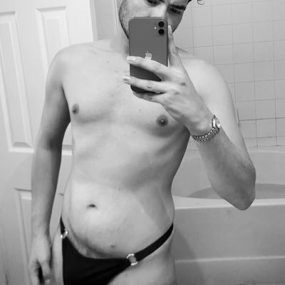 CinamonB34952's profile picture. the chemistry in my mind, try kill me 😹🔭