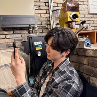 vibing0n's profile picture. 