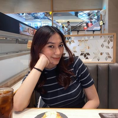 redvelvetaiss's profile picture. 