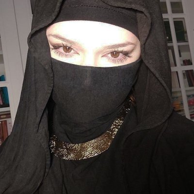 AmiraMist_2k's profile picture. السعادة بداخلي وليست عند الناس 🌸😊💖