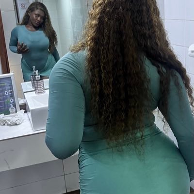 everythingtiana's profile picture. The Artistery of nails perfection, making nails is my cardio 💅❤️🩸.